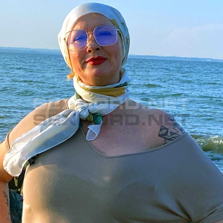 Anne - schöner N****busen-Lübeck