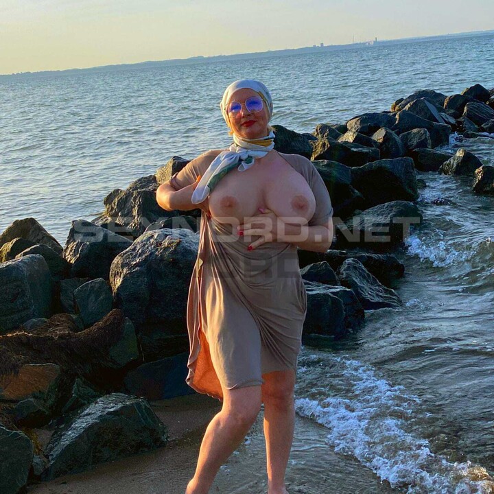 Anne - schöner N****busen-Lübeck